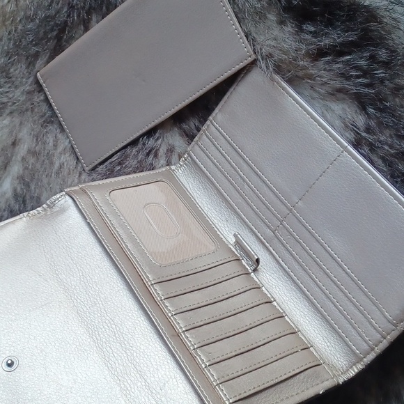 Dana Buchman  wallet - Picture 5 of 16